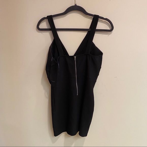 Forever21 Black V-Neck Bodycon Mini Dress - Picture 4 of 5